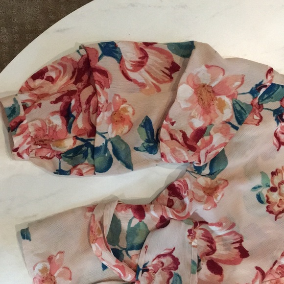 Floral wrap around kimono top. - Picture 2 of 4